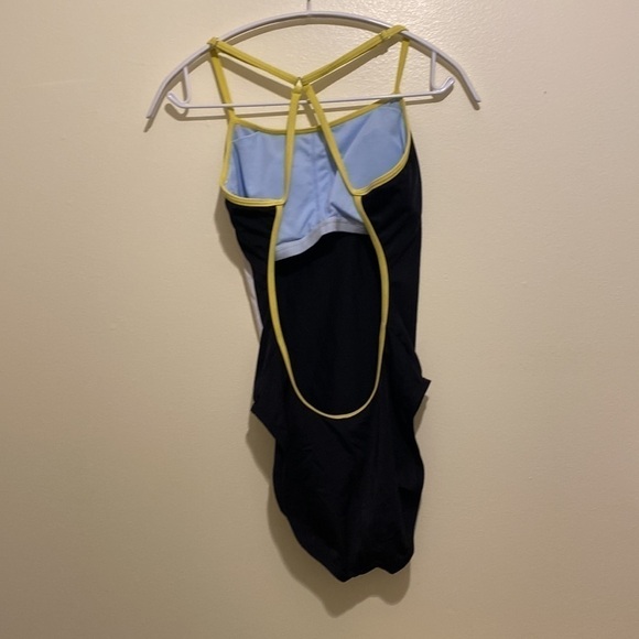 Nike one pices swimwear. Size 8 - Picture 4 of 11